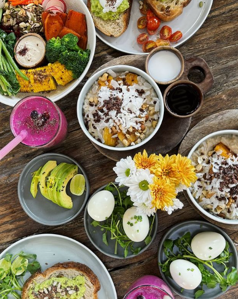 De 5 Beste Café's om te Werken in Canggu: Productiviteit met een Tropisch Tintje