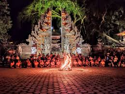 De Betovering van de Kecak Dance in Ubud: Een Culturele Must-See